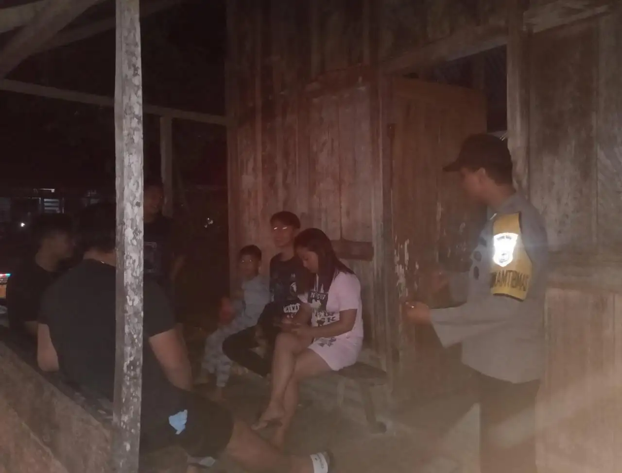 Personel Polsek Lembean Timur Laksanakan Patroli KRYD Sambang dan Dialogis Malam Hari, Jaga Kedekatan dengan Warga
